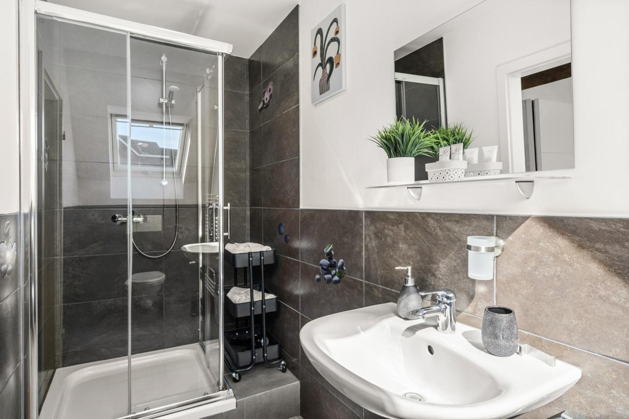 Mola Apartments-Charmante Ferienwohnung Im Herdecke Zentrum Fuer 3 Personen-Grosse Dachterrasse-Grill-Gratis Parken-Wlan Bagian luar foto